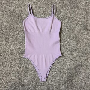 QOQ Bodysuit Womens Medium Lilac Purple Ribbed Adjustable Straps Snap Crotch